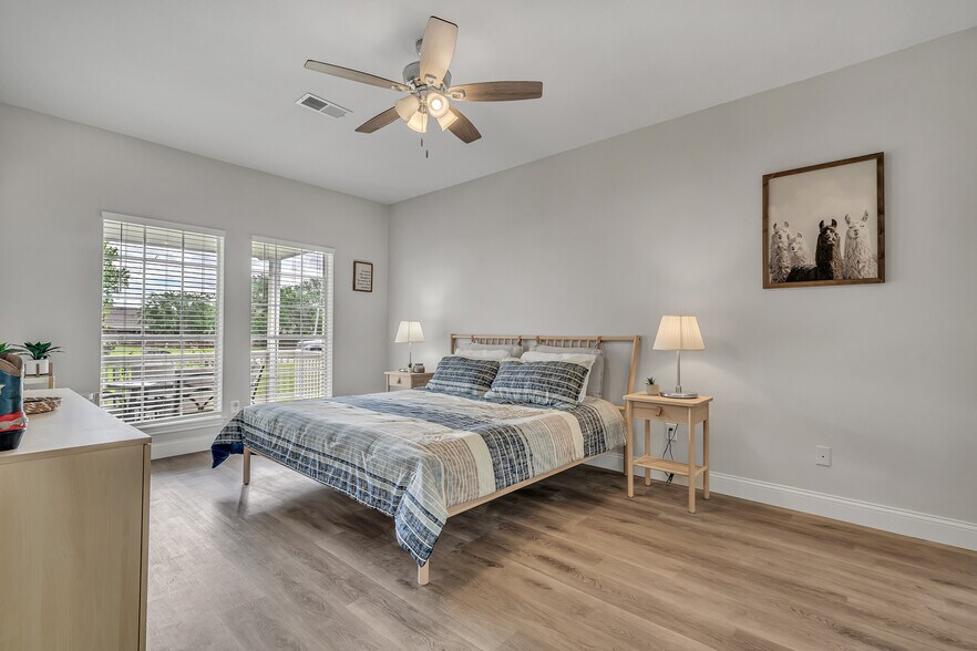 Building Photo - 5417 Blue Haven Dr