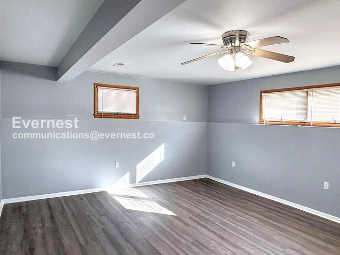 Building Photo - 123 Thomas Rd