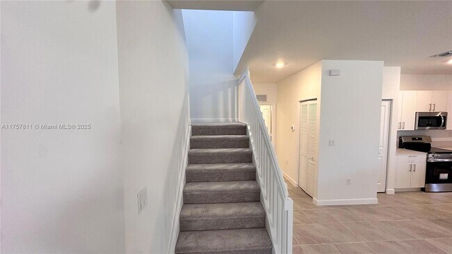 Building Photo - 2760 SE 23rd Ave