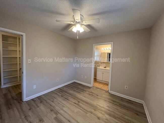 Building Photo - 303 Newcastle Dr