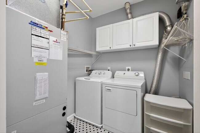 Building Photo - 2605 Chapel Lake Dr