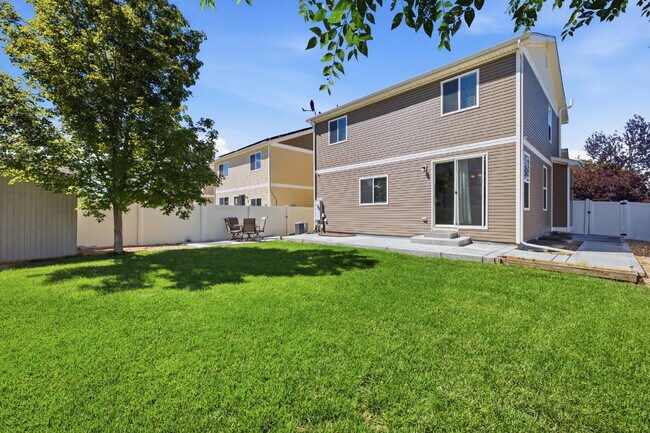 Building Photo - "Charming 3-Bedroom Home with 2.5 Baths on Kirk Street – 1744 sq ft of Comfort in Denver!"