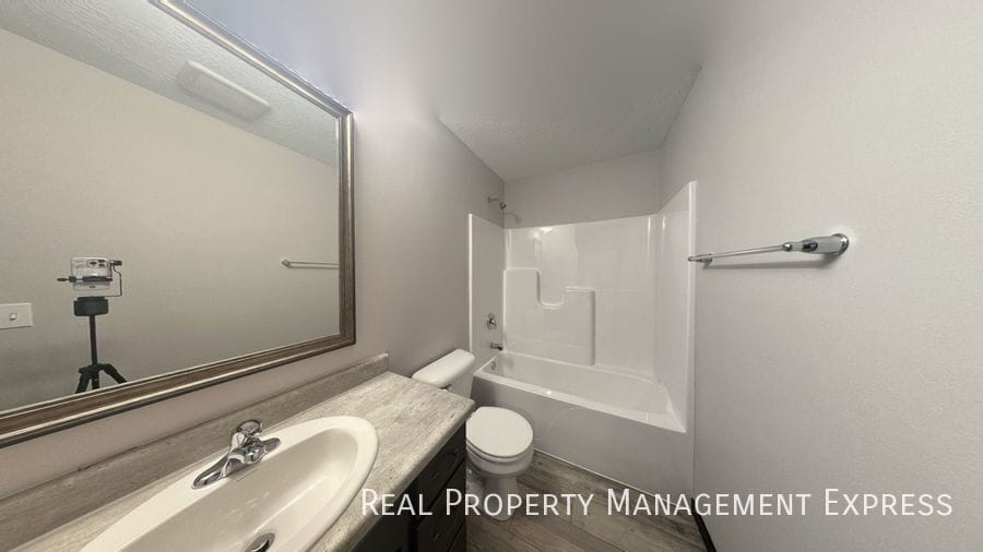 Building Photo - 9719 W Broek Dr