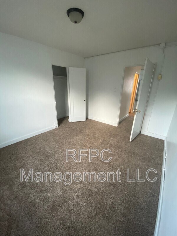 Building Photo - 209 College Ave