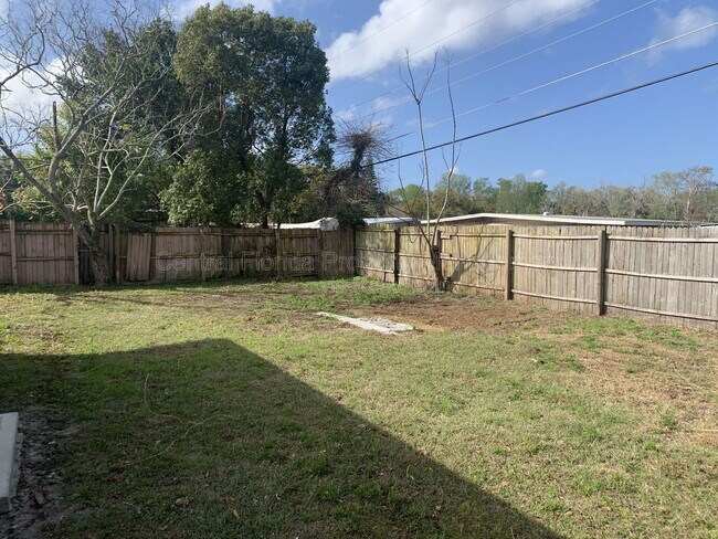 Building Photo - 202 Bamboo Dr