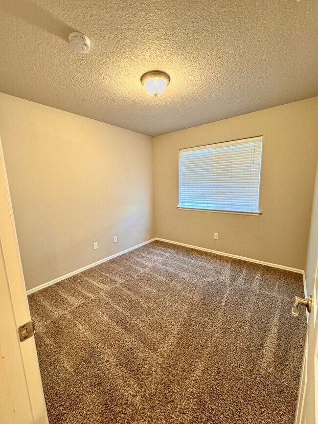 Building Photo - Beautiful Pet Friendly South Corvallis Home