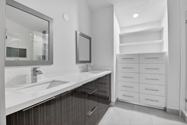 Building Photo - 6545 Las Flores Dr