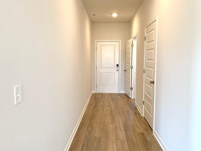 Building Photo - 821 Moray Ln