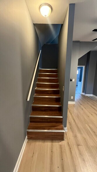 Building Photo - 7618 S Drexel Ave
