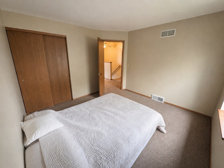Building Photo - 1312 Falls Ct