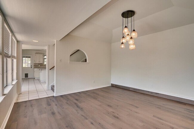 Building Photo - 6501 Cascada Dr