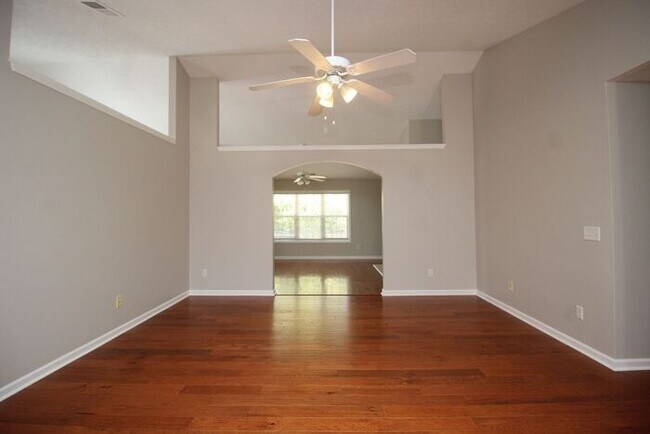 Building Photo - Huge Ranch home!