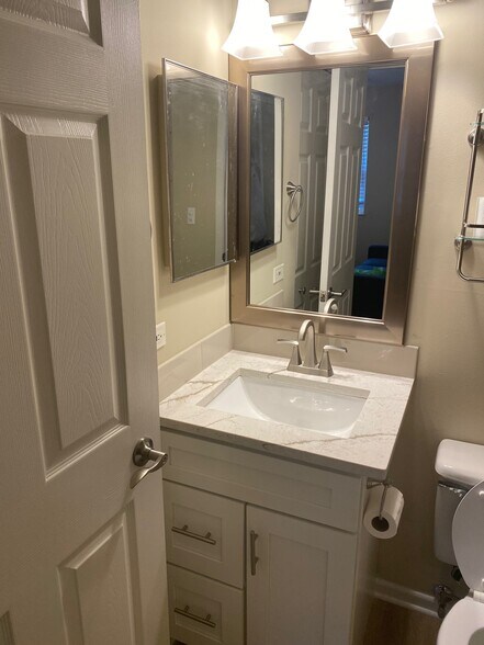 Building Photo - 15 Gant Cir