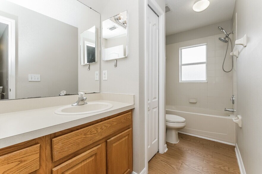 Building Photo - 8564 Deer Chase Dr