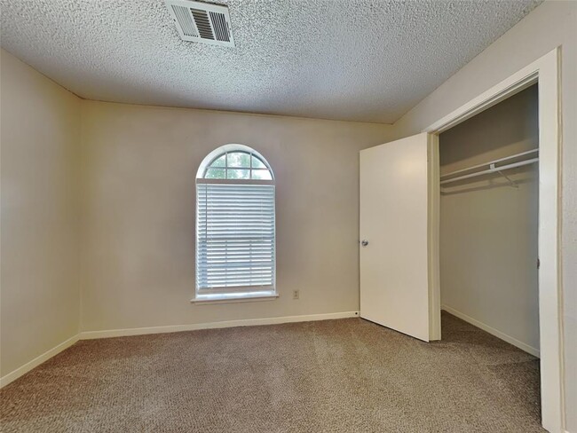 Building Photo - 16726 Britford