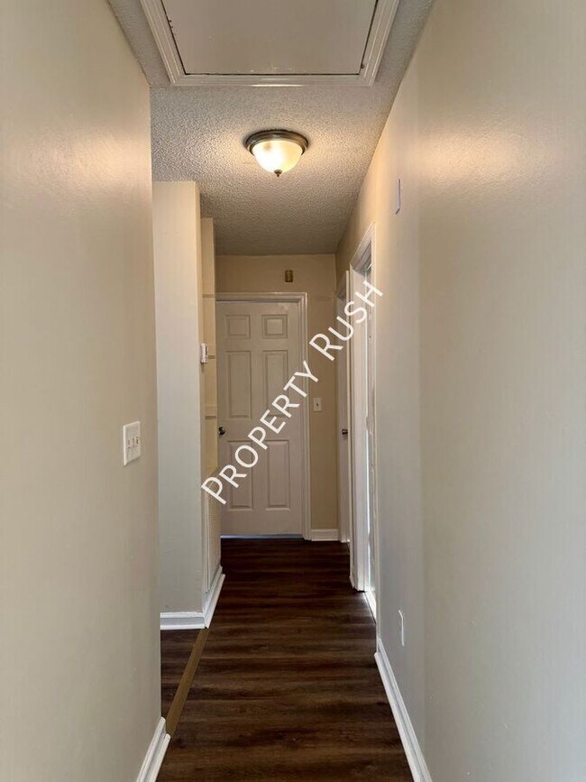 Building Photo - 4320 Ohls Ave