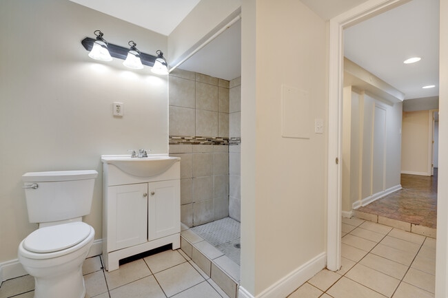 Building Photo - 618 Columbia Rd NW