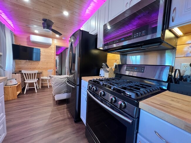 Building Photo - 9640 Nika Trail NW