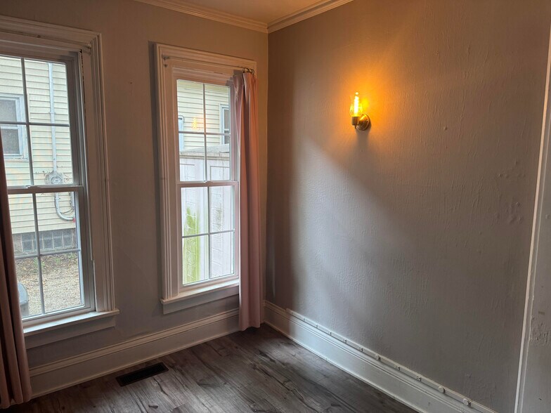 Alcove with Light - 253 Jefferson St