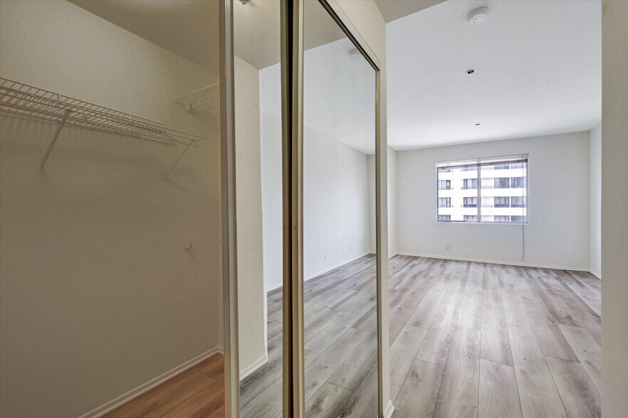 Building Photo - 10601 Wilshire Blvd