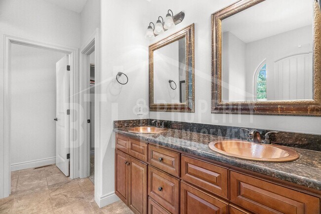 Building Photo - 3 Bedroom/2 Bath Duplex in Stonebridge Vil...