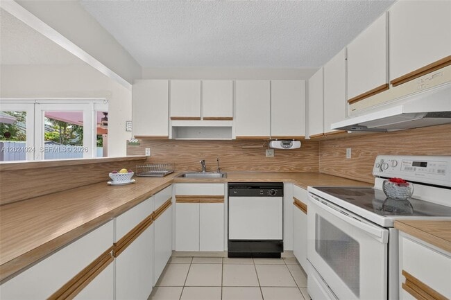 Building Photo - 13440 SW 28th St