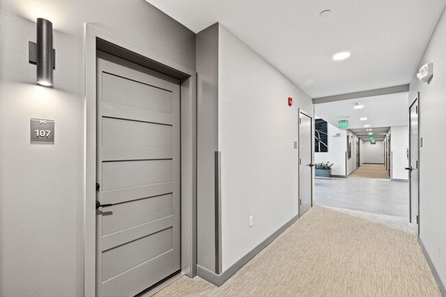 Building Photo - Hip Strip Furnished Condo in Reed Building $2,500 / Month - DATES NEGOTIABLE