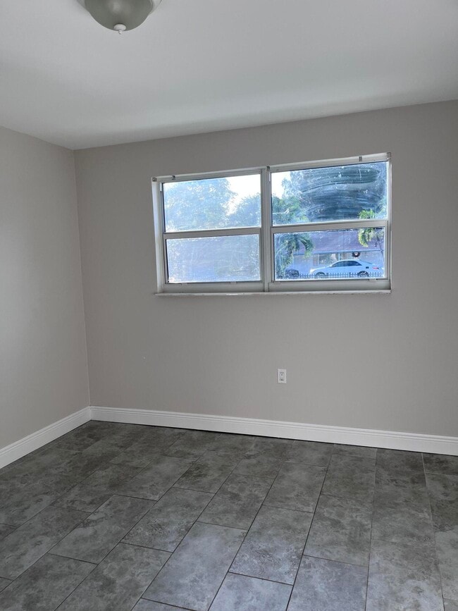 Building Photo - 8760 Lyndall Ln