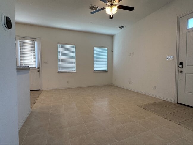 Building Photo - 4334 Hebron St
