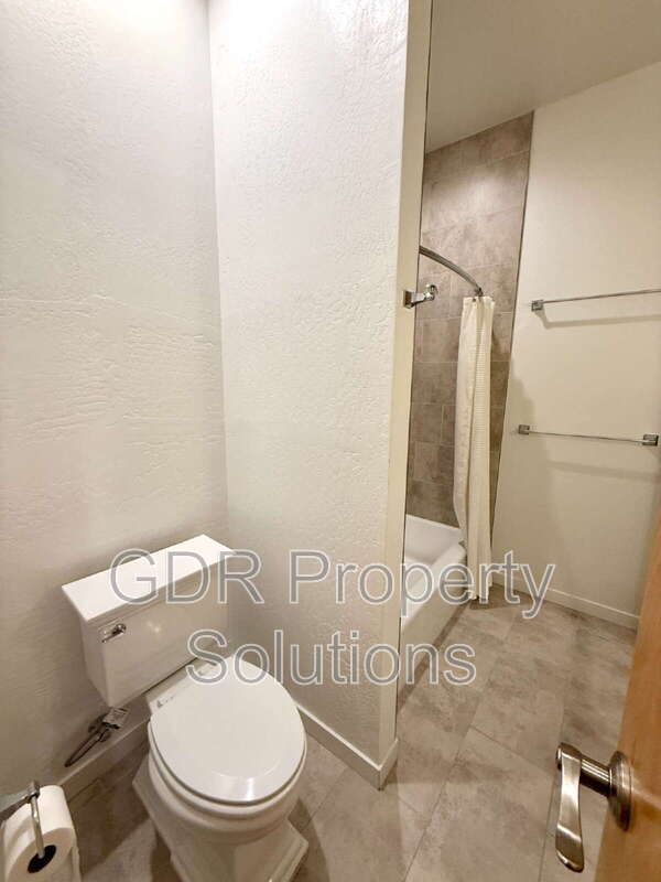 Building Photo - 3600 Central Ave SE