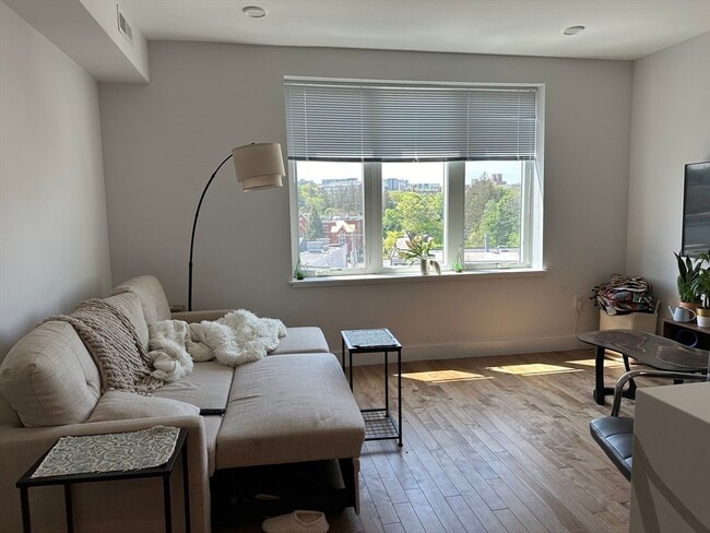 Building Photo - 50 Hichborn St