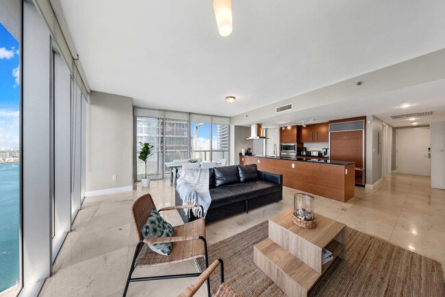 Building Photo - 485 Brickell Ave