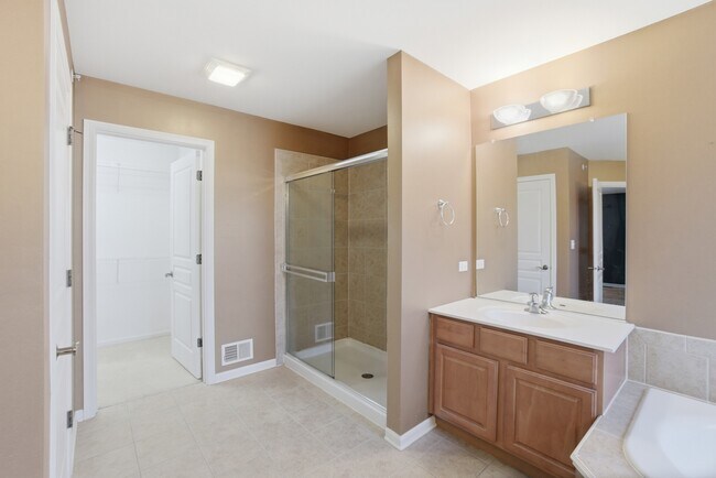 Building Photo - 715 Blue Ridge Dr