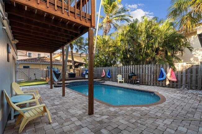 Building Photo - 284 44th Ave