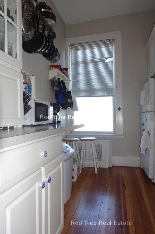 Building Photo - 554 E 4th St