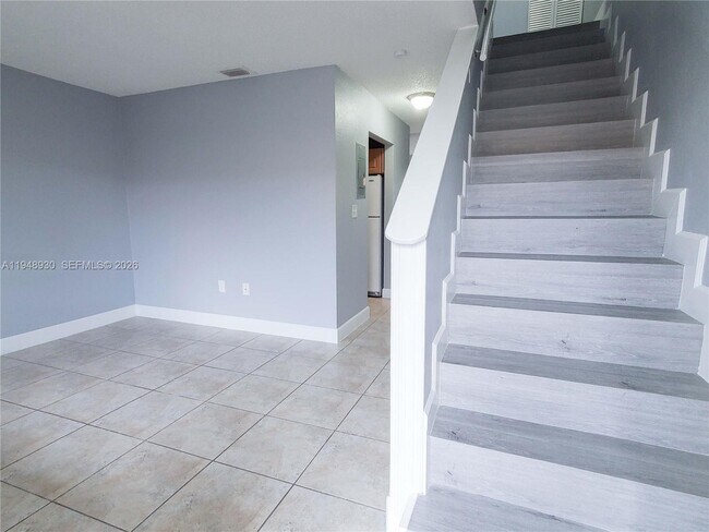 Building Photo - 1519 W 42nd Pl