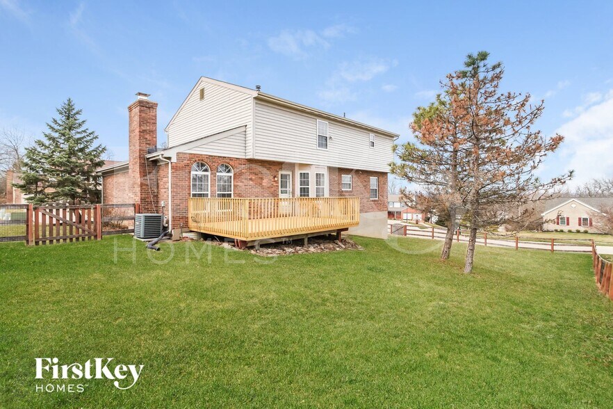 Building Photo - 3359 Woodside Dr