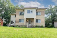 Building Photo - Extra Spacious Top Unit Duplex