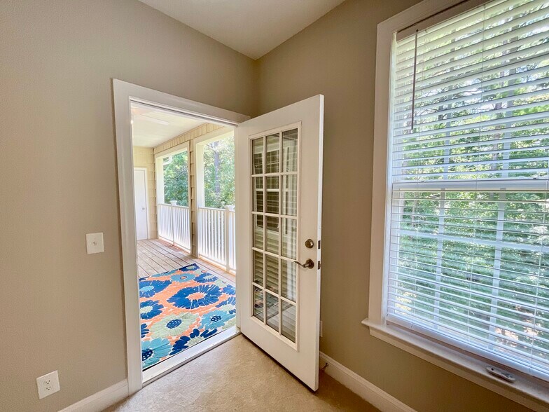 Building Photo - 833 Providence Glen Dr