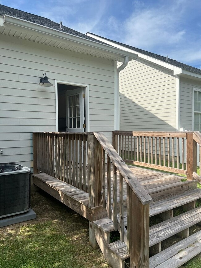 Building Photo - Charming 3/2 Home in Great Neighborhood
