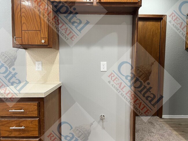 Building Photo - Cozy 3 Bedroom