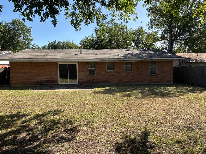 Building Photo - 1000 N 58th St