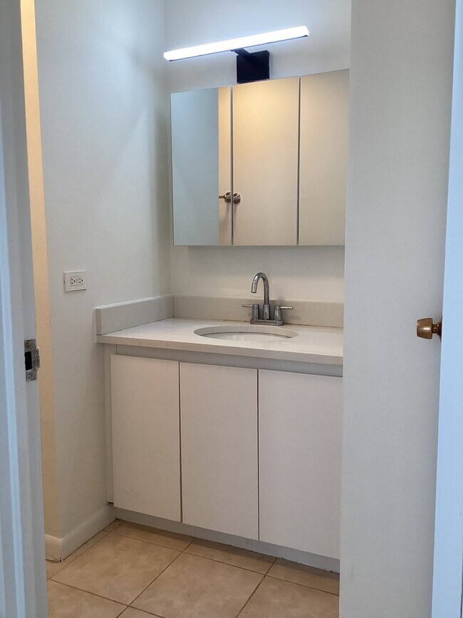 Building Photo - 5100 N Marine Dr