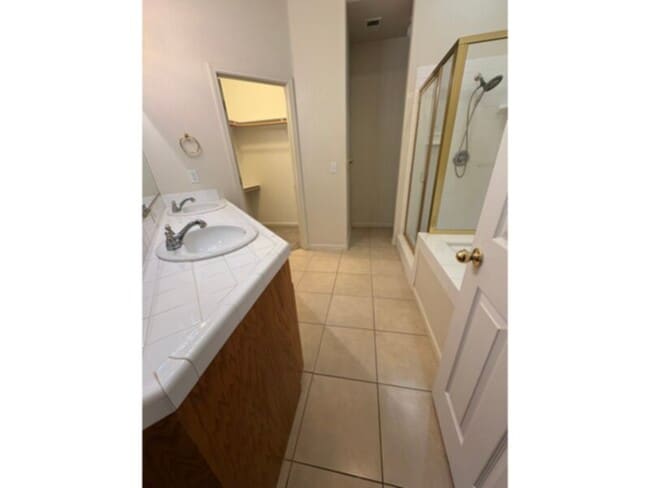 Building Photo - New price !Dont miss this open concept, big kithen with fresh paint and flooring