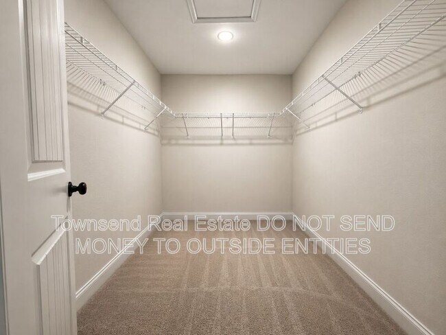 Building Photo - 621 Blawell Cir