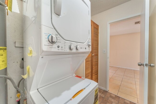 Building Photo - Spacious One-Bedroom Condo for Rent!