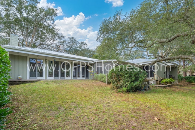 Building Photo - Bayou-Front Home w/ Dock