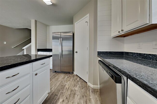 Building Photo - 2506 Buckminster Dr