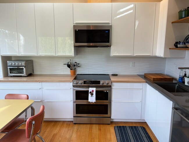 Building Photo - 1304 Lakeside Ave S