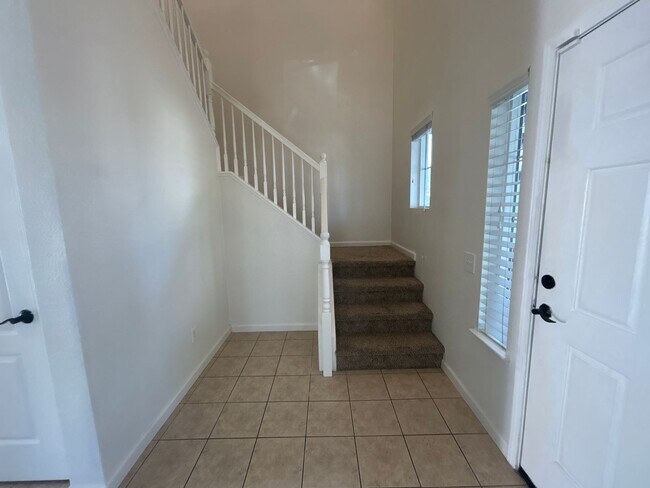Building Photo - Nice home in North Turlock!